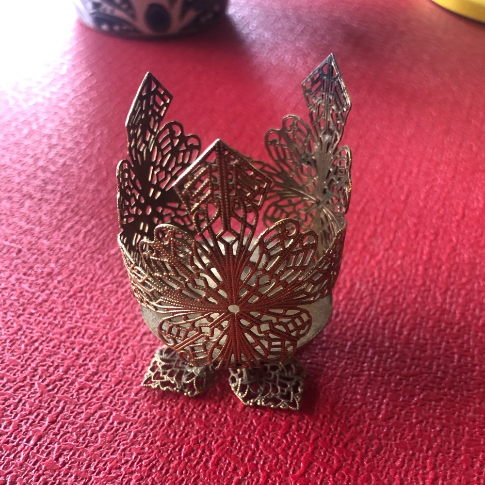 ⭐️VINTAGE Gold Filigree makeup holder 3” ✨